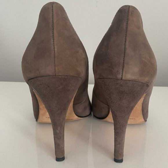 BARNEYS NEW YORK POINTED TOW SUEDE PUMPS - Picture 2 of 5